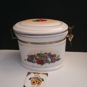 Knotts Berry Farm Ceramic Jar Cookie Canister Fruit Design.